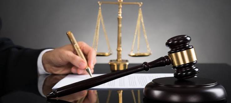 Податковий адвокат в Україні: що він робить і як може допомогти